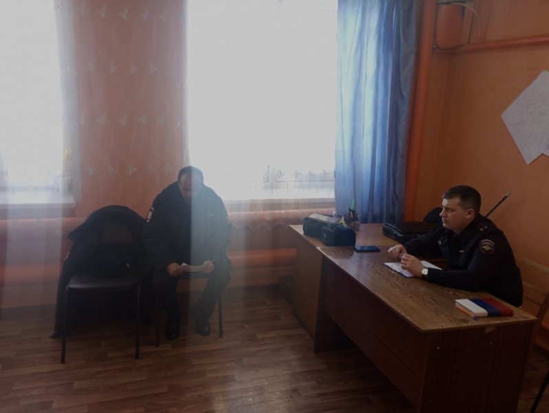 В Петуховском округе полицейские приняли участие в сходе граждан